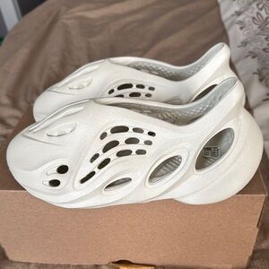 Yeezy Ararat Foam Runners size 6 Adidas Kanye West stylish shoes